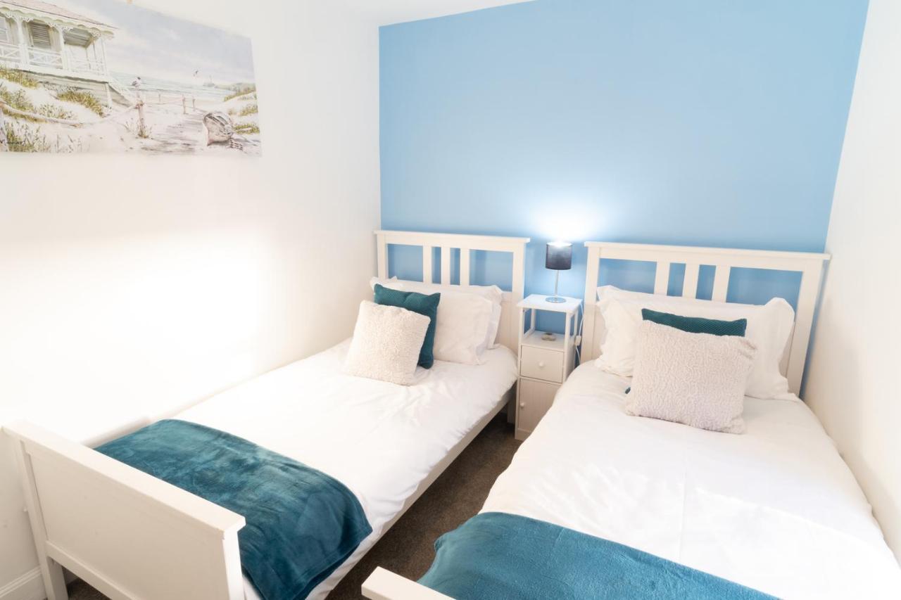 Newly-Renovated, Mid-Terrace Cottage In Портмадог Екстериор снимка