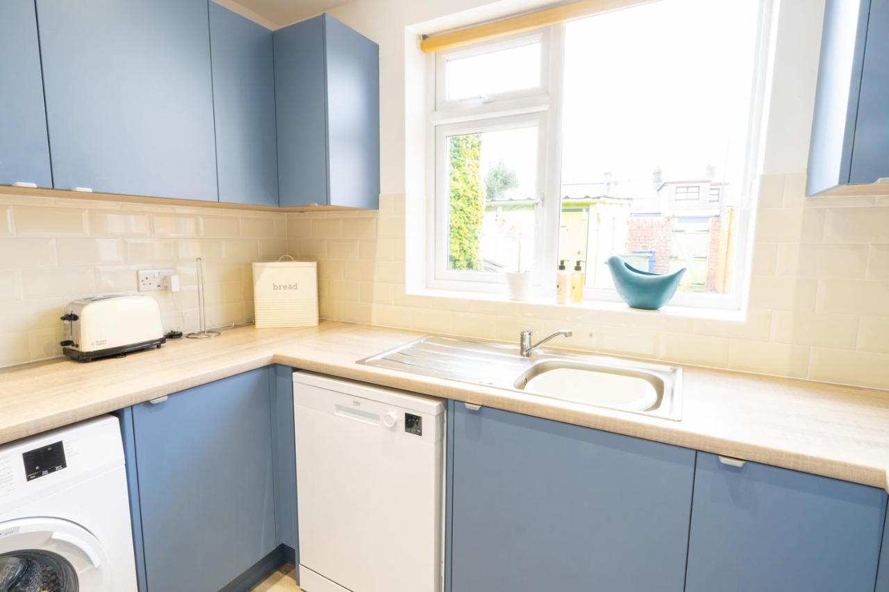 Newly-Renovated, Mid-Terrace Cottage In Портмадог Екстериор снимка