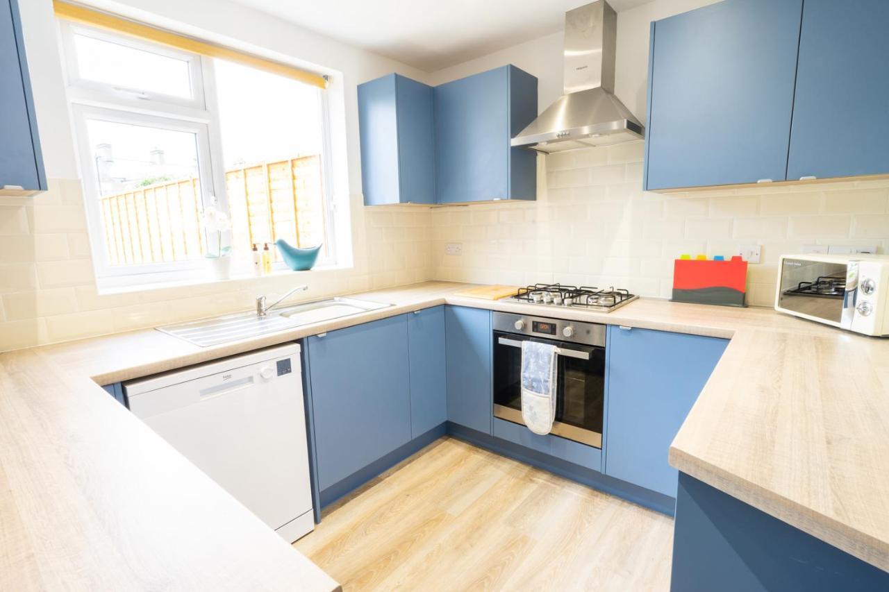 Newly-Renovated, Mid-Terrace Cottage In Портмадог Екстериор снимка