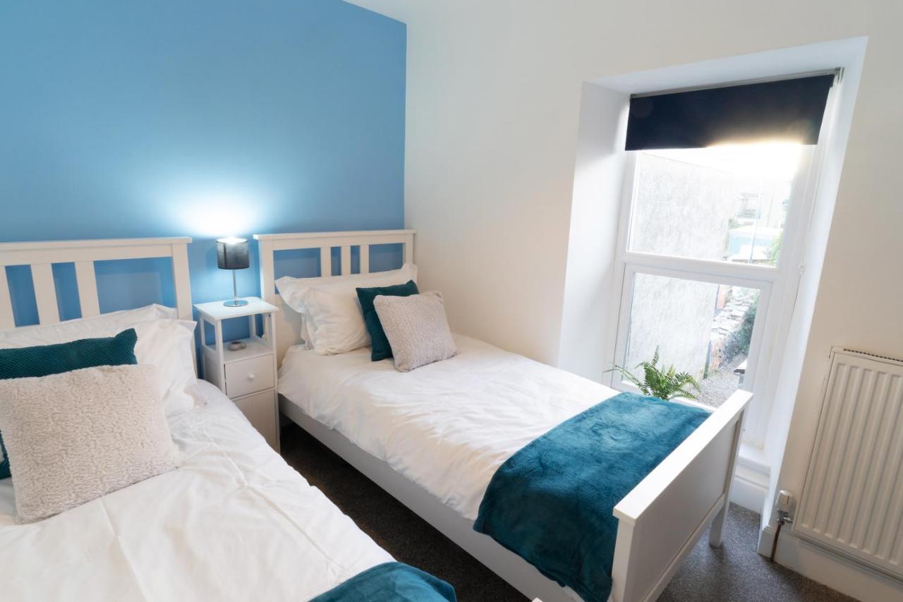 Newly-Renovated, Mid-Terrace Cottage In Портмадог Екстериор снимка