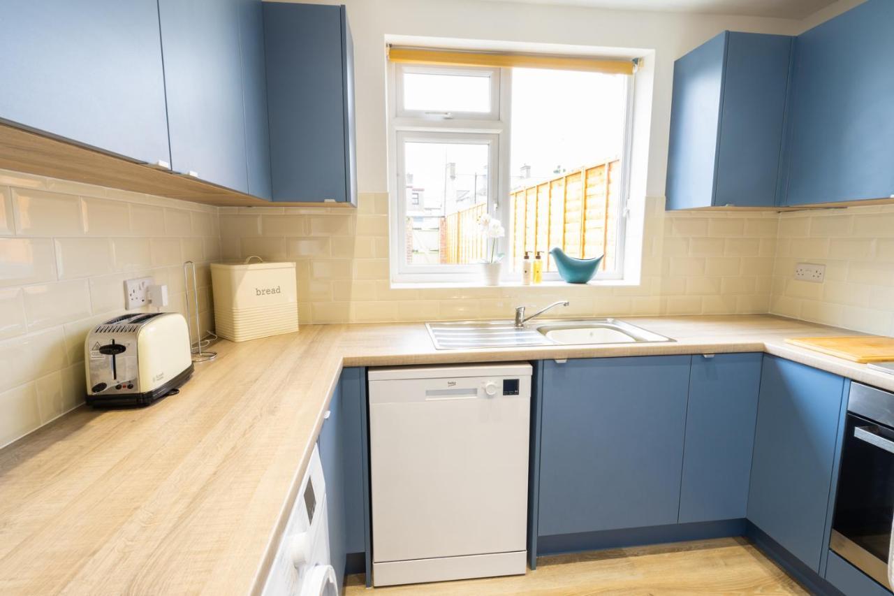 Newly-Renovated, Mid-Terrace Cottage In Портмадог Екстериор снимка